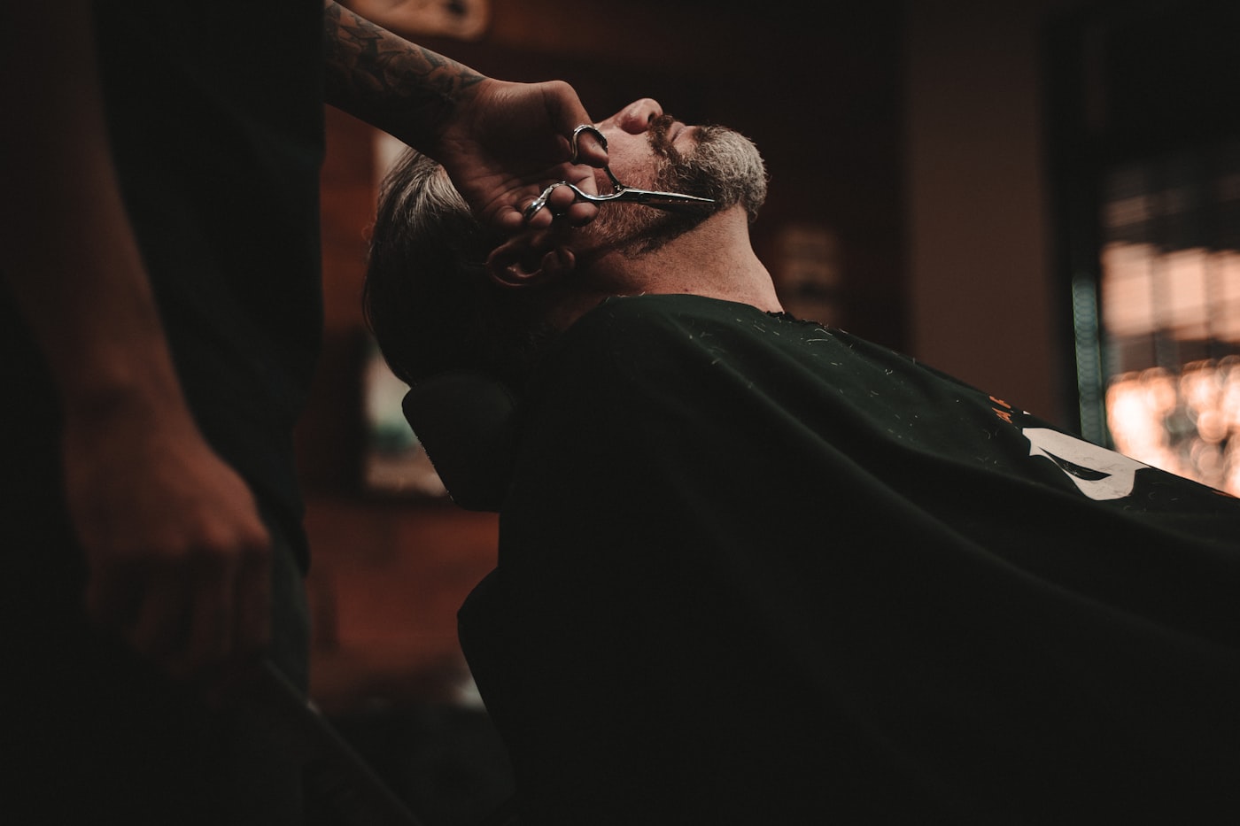 Depilação a laser masculina: guia completo para barba, costas e peito